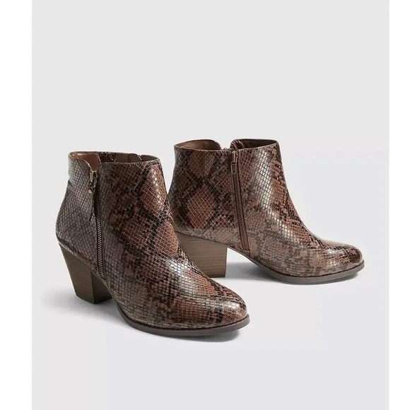 LANE BRYANT Snake Print Dream Cloud Zip Ankle Bootie Size 9 - Picture 1 of 10
